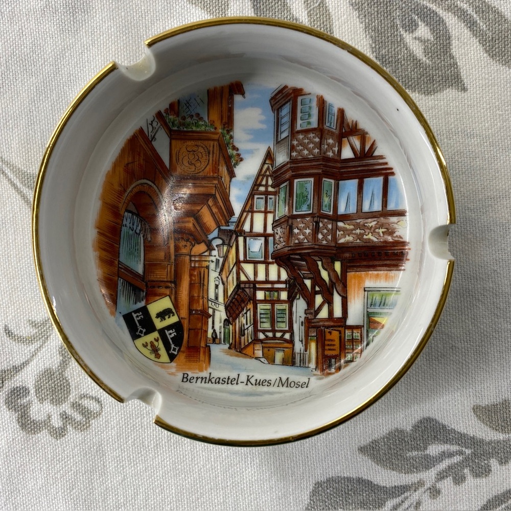 Ashtray TDK - Kunst Palette
Regnitzlasau Made In Germany
Bernkastel-Kues/Mosel‎